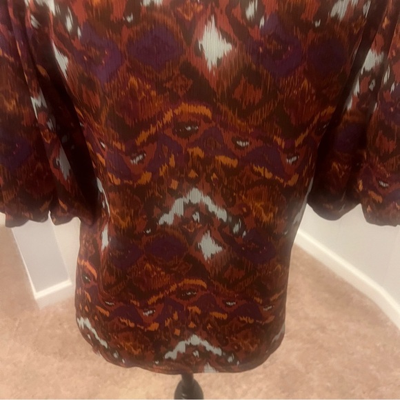 THML  
Nwt 
  
Abstract Blouse In Rust/Pink
Xsmall. - Picture 9 of 13